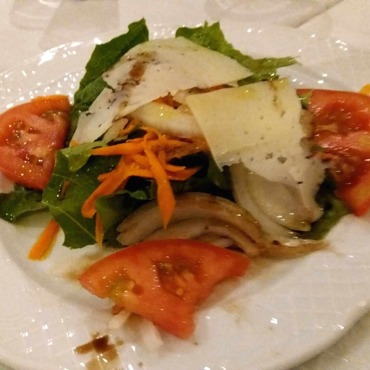 Ensalada mixta con queso manchego