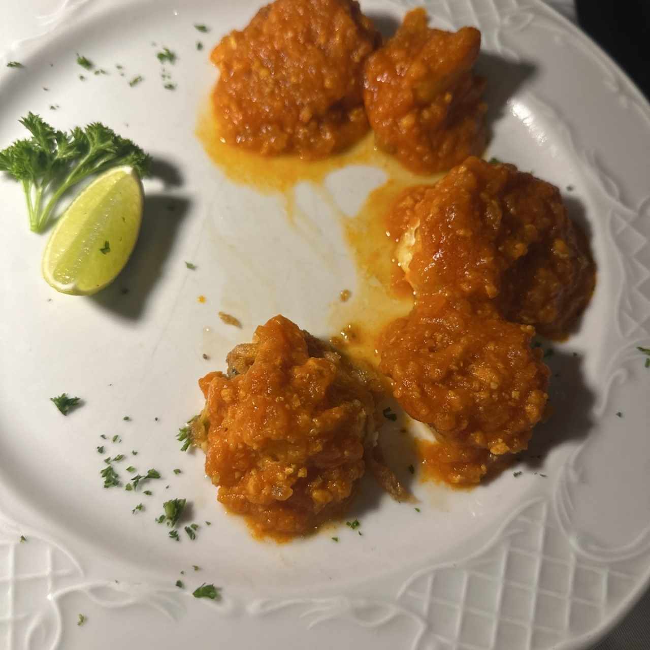 Langostinos Rebozados, Cubiertos en Salsa de Langosta y Jerez