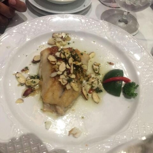 Corvina con almendras