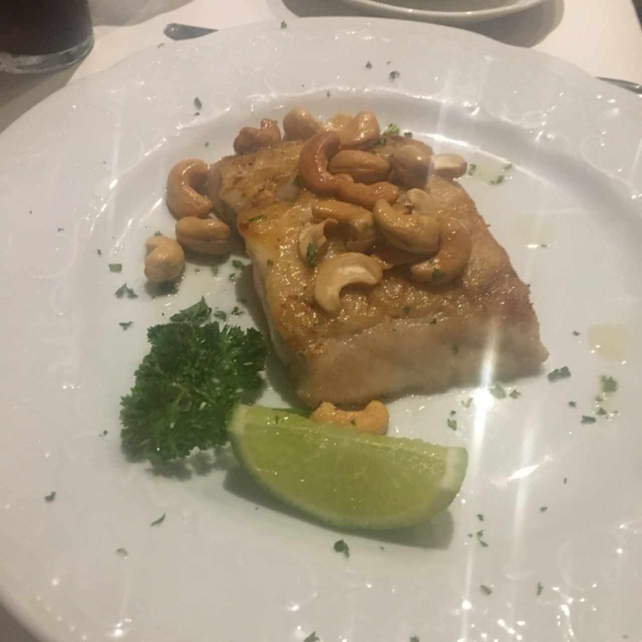 Corvina con pepitas de marañón