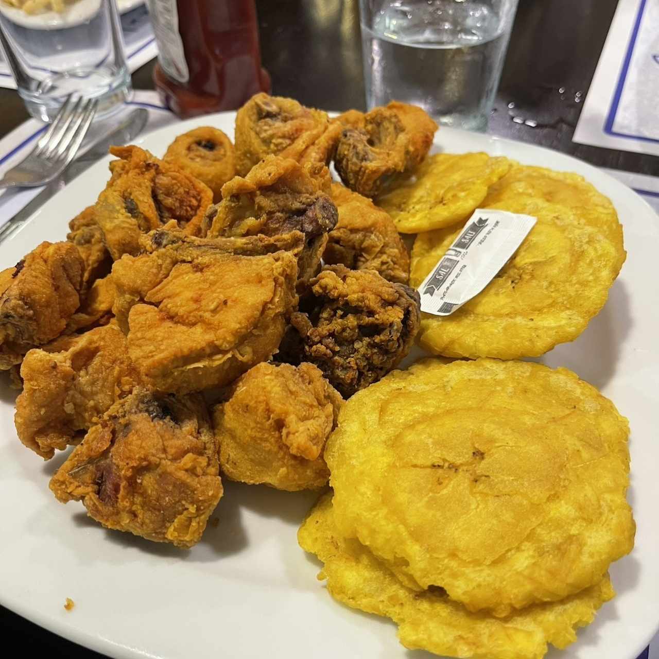 1/2 Pollo Pájaro con patacones