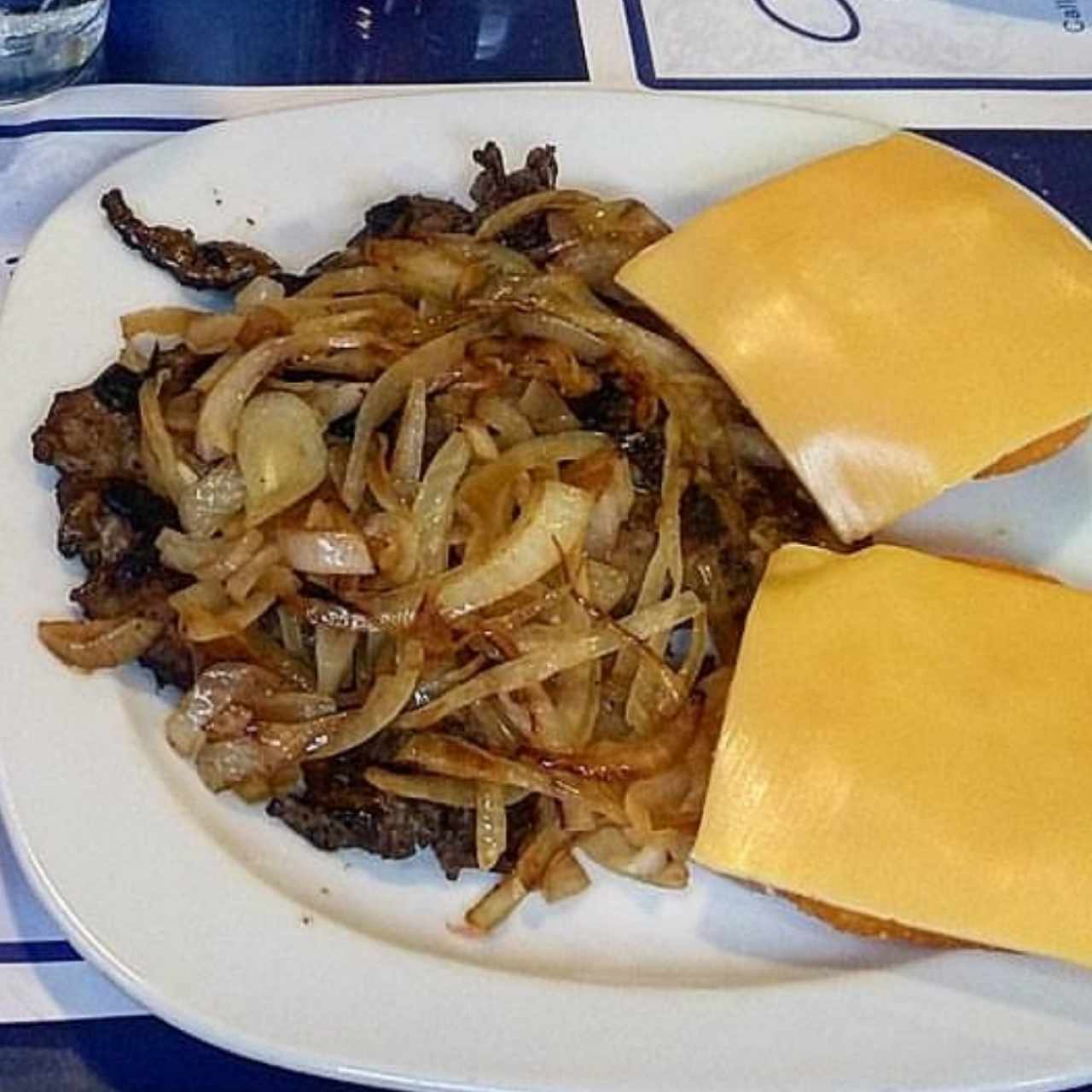 Bistec encebollado