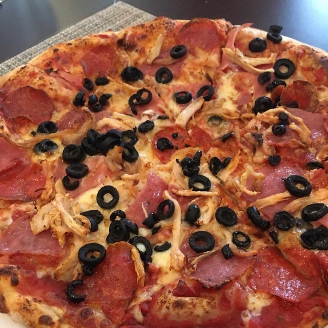 pizza rinos especial con extra aceituna