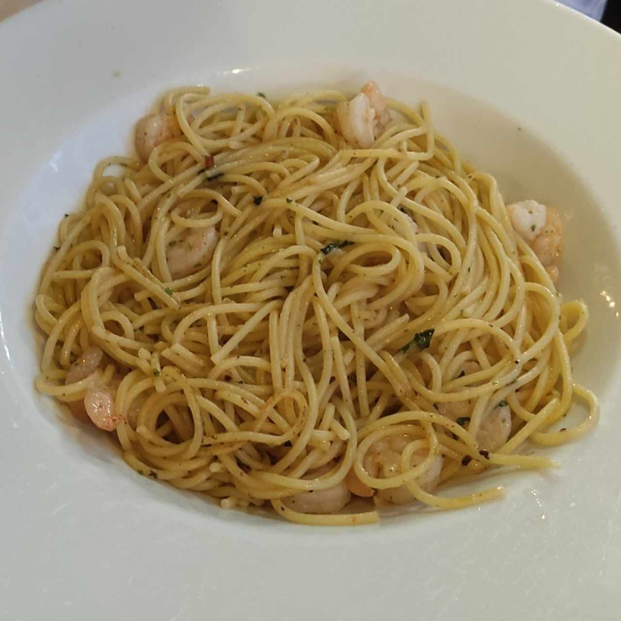 Spaghetti con camarones al óleo