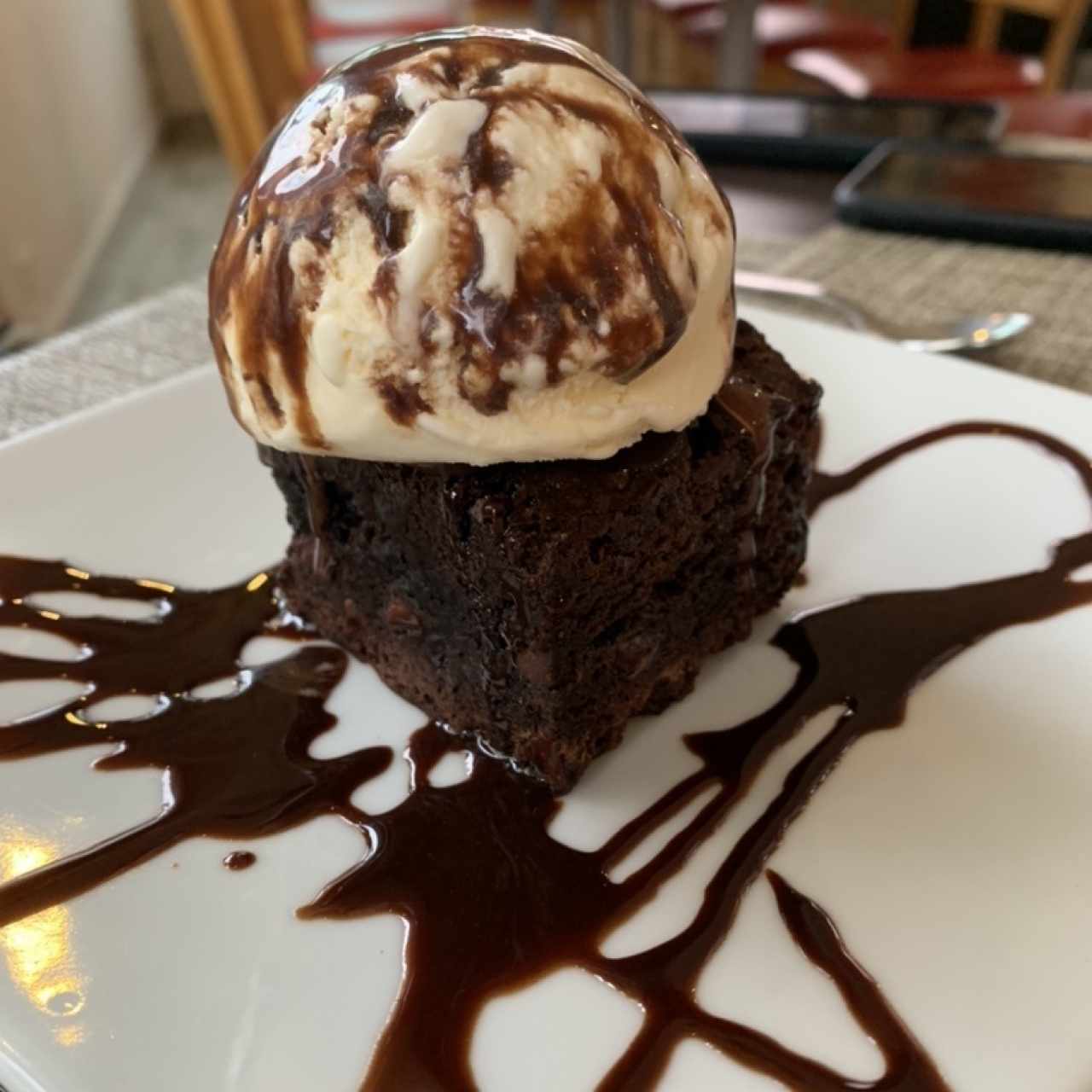 Brownie con helado 