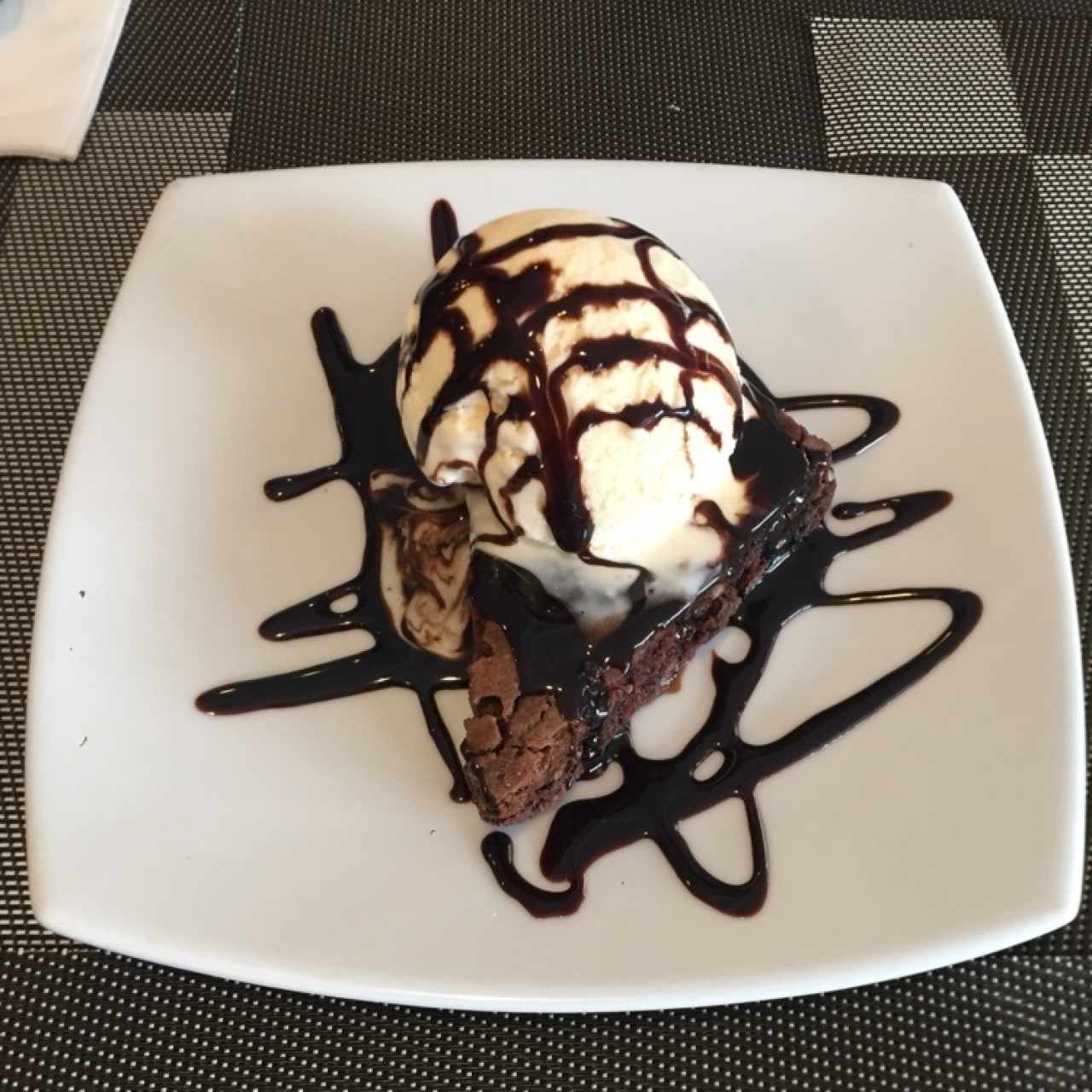 Brownie con helado