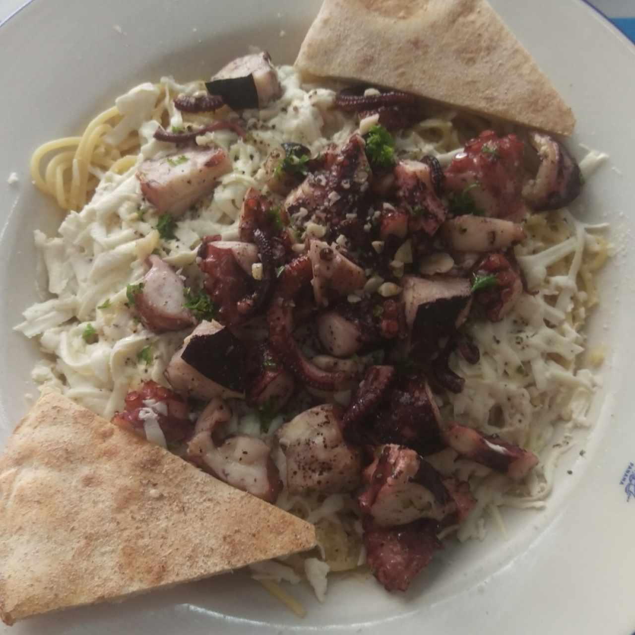 Spaghettini con pulpo al óleo