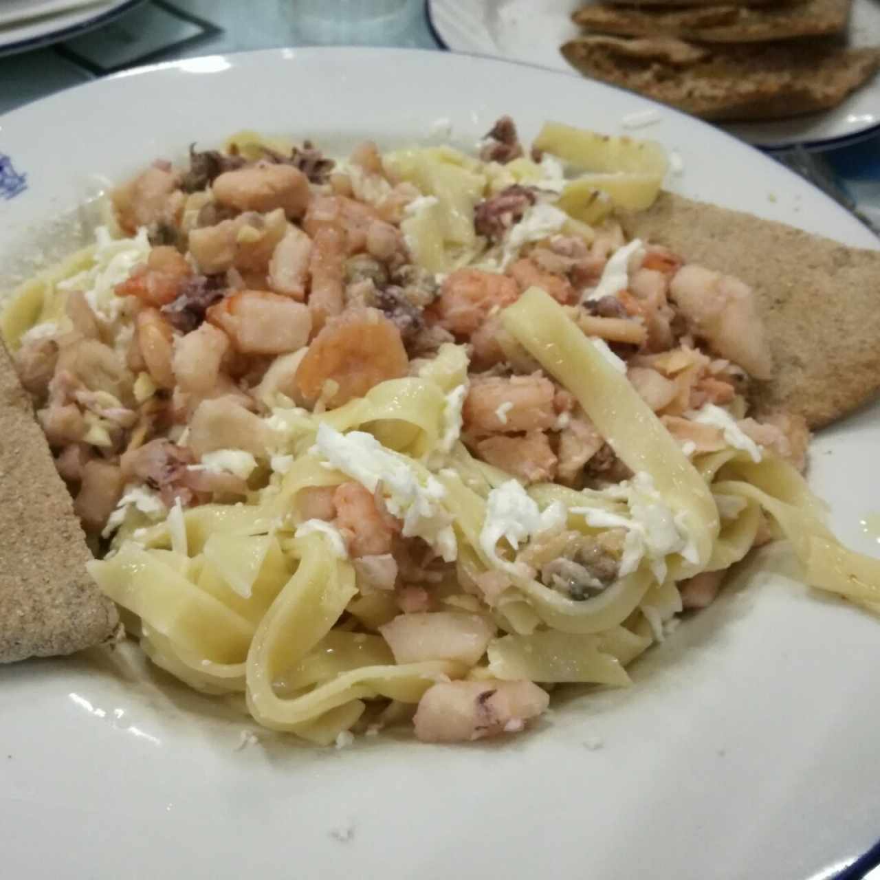 Fetuccini con Mixtos de Mariscos al Óleo