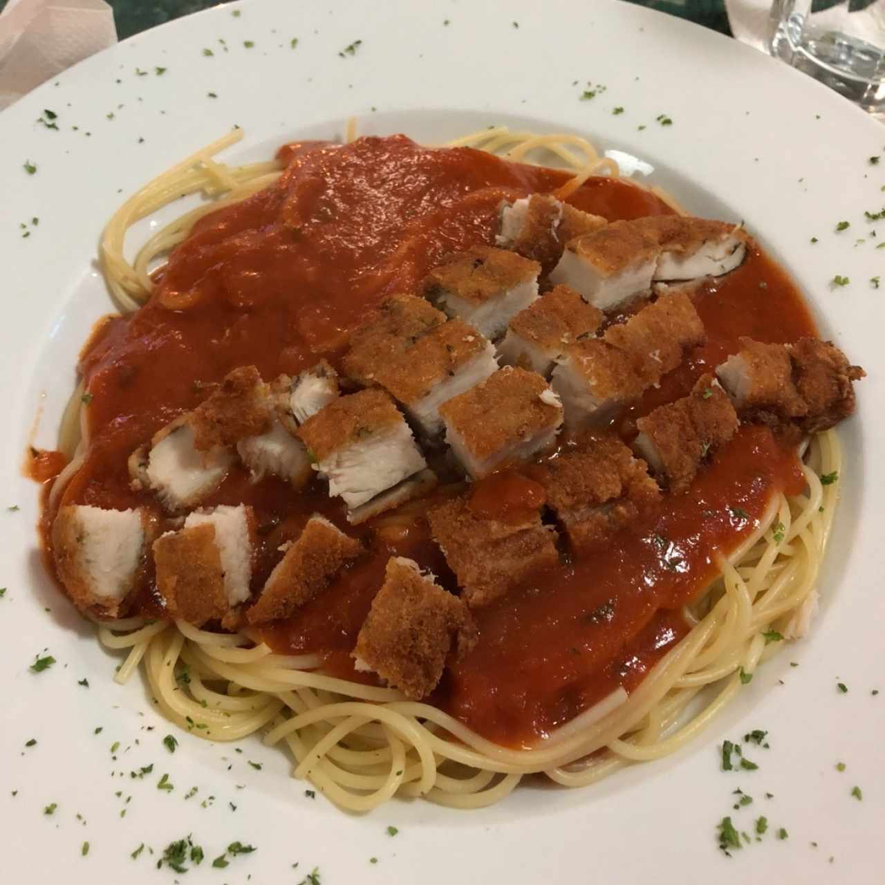 Spaguetti con salsa de Pomodoro y pollo a la plancha