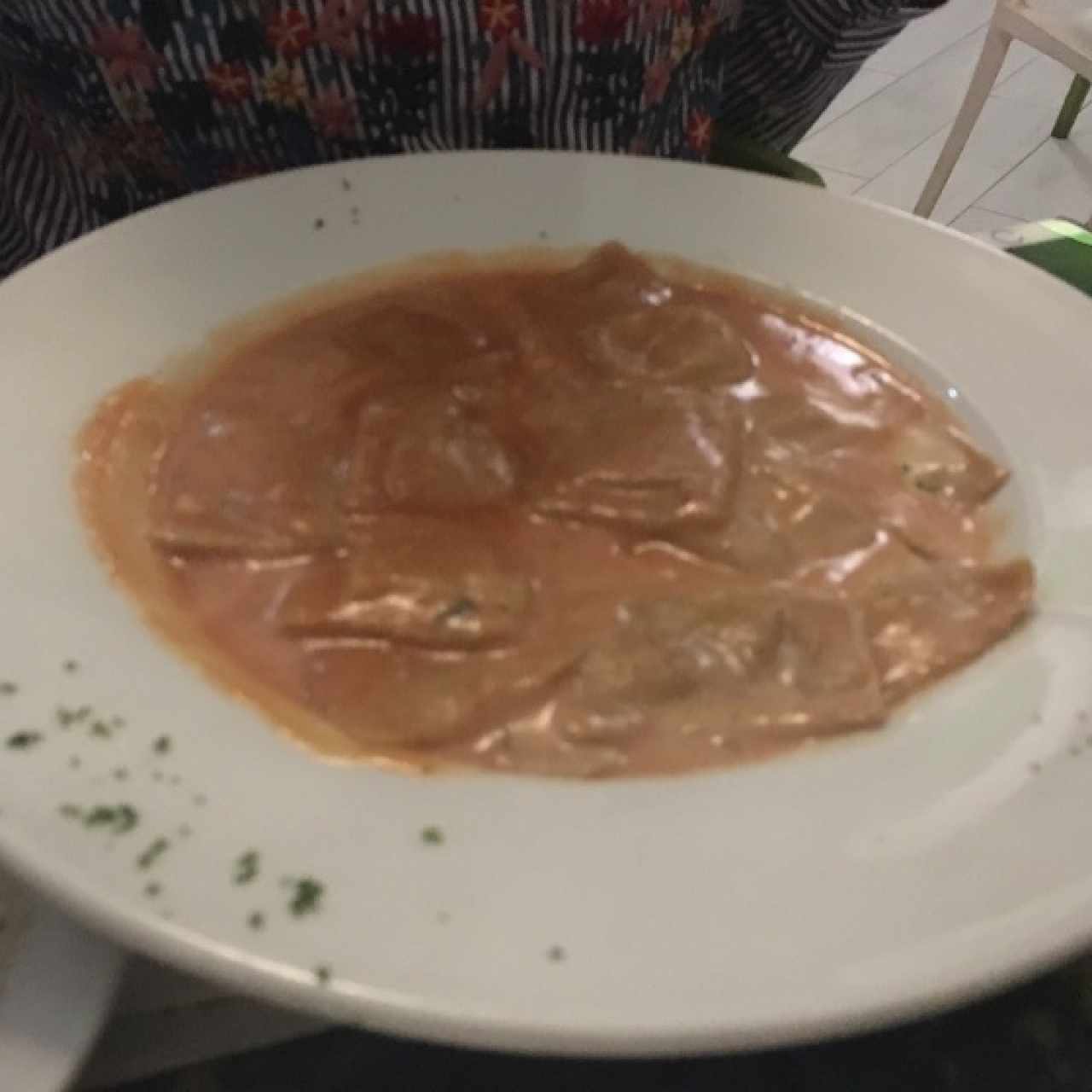 Ravioli en salsa rosada