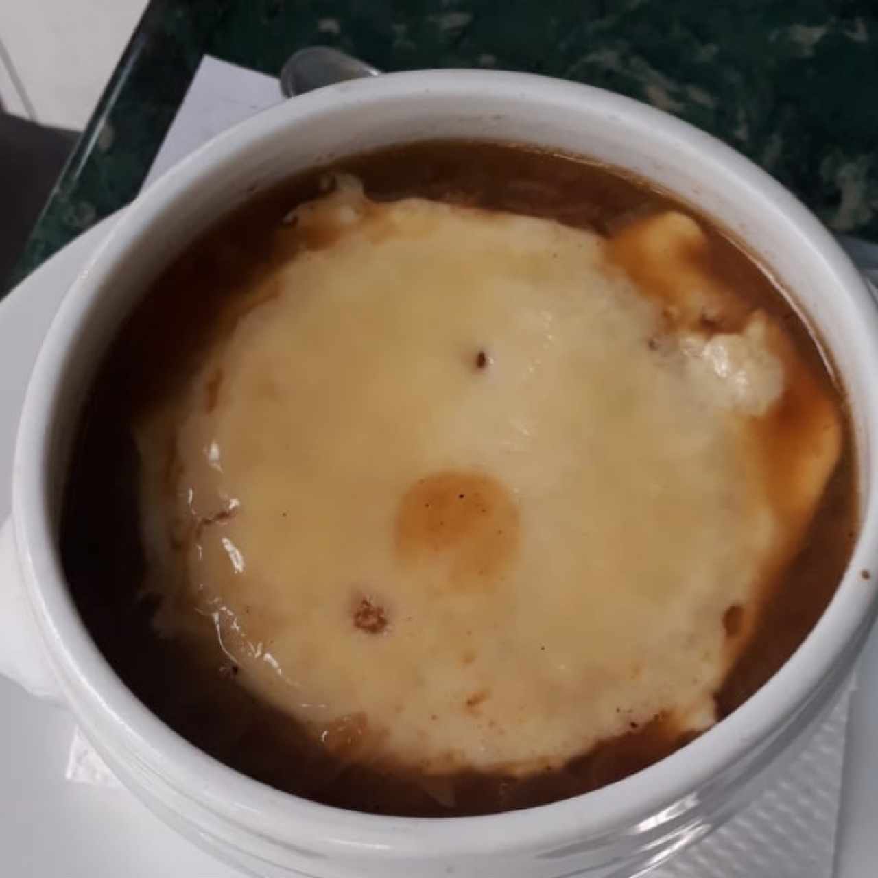 sopa de cebolla gratinada 