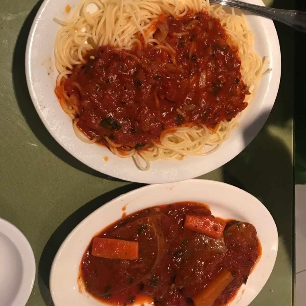 Lengua con espaguetti 