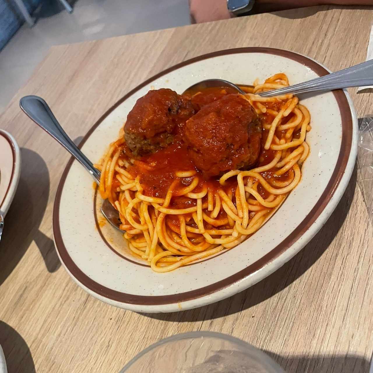 Spaghetti con Bolas de Carne