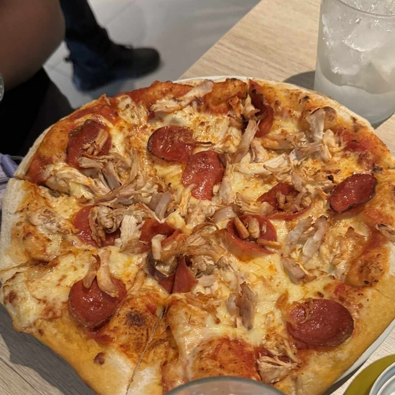 Pizza Peperoni con Pollo