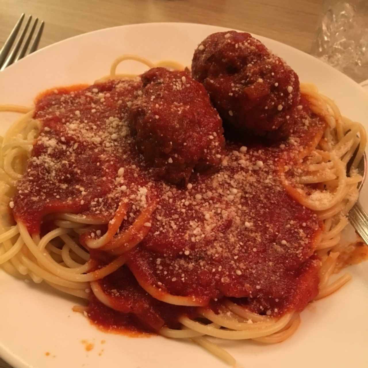 Spaguetti con bolas de carne 