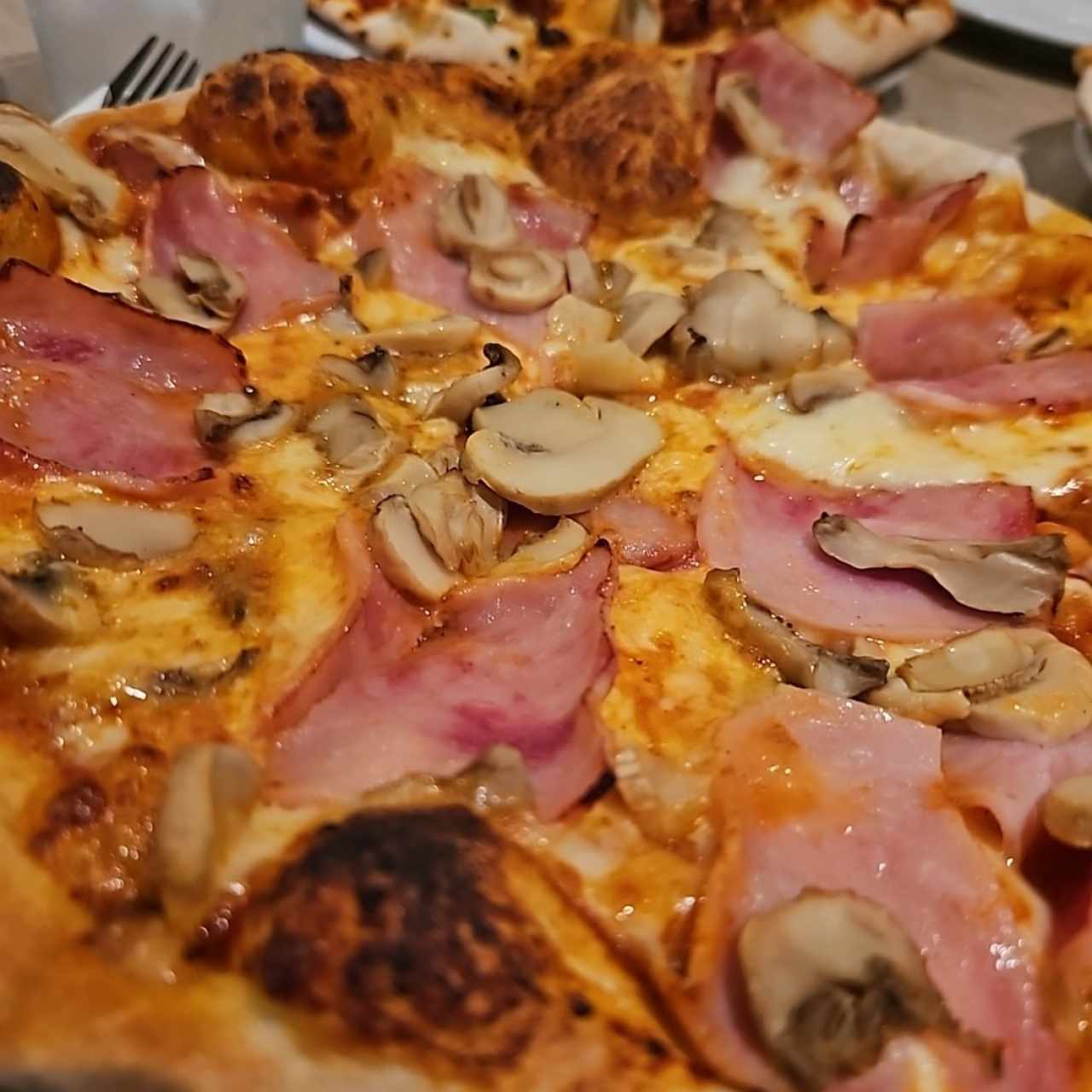 pizza jamón y hongos 