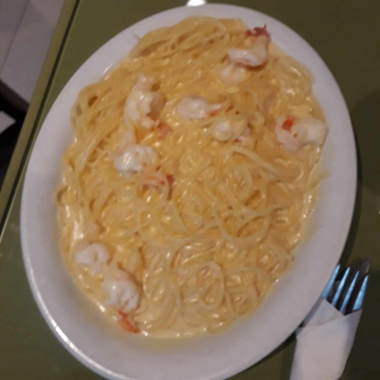 spaghetti Alfredo con camarones