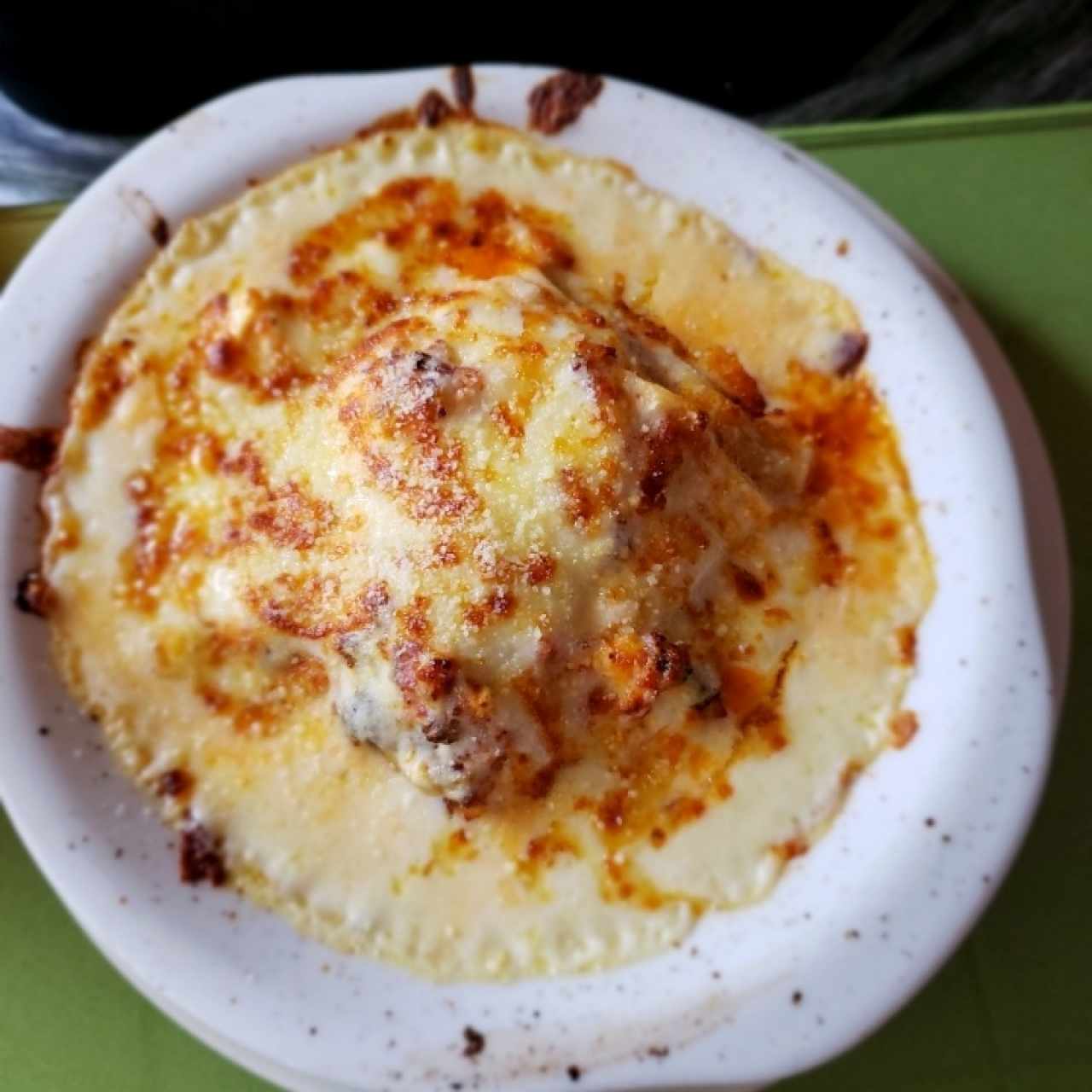 Lasagña gratinada con queso y jamón