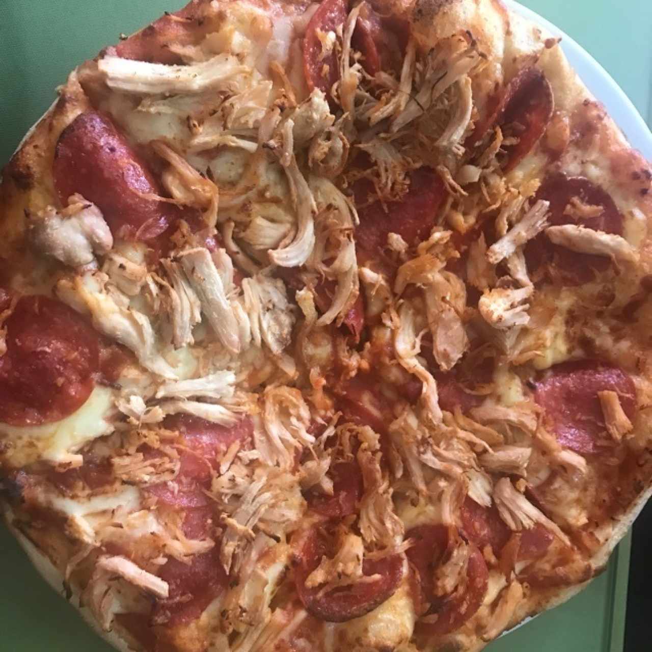 Pizza de pollo con pepperoni