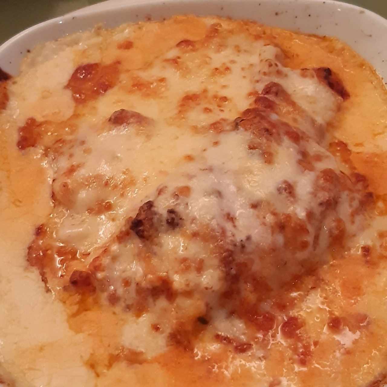 Lasagna de carne gratinada