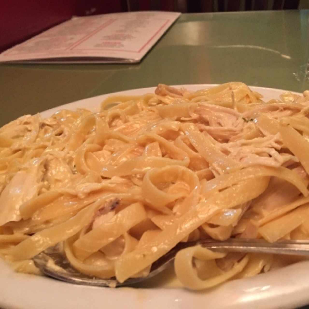 Fettucine Alfredo con pollo