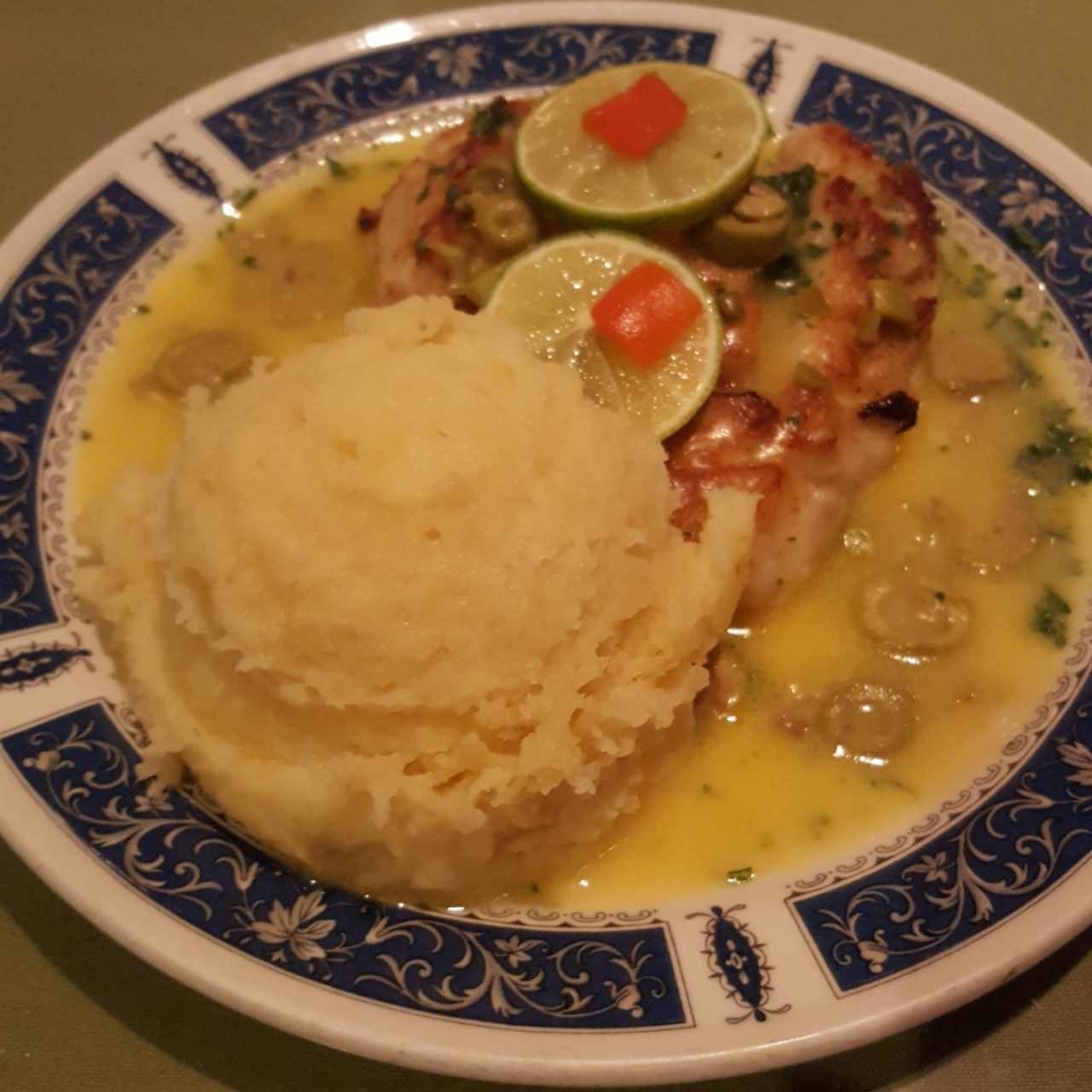 Corvina al limón con puré