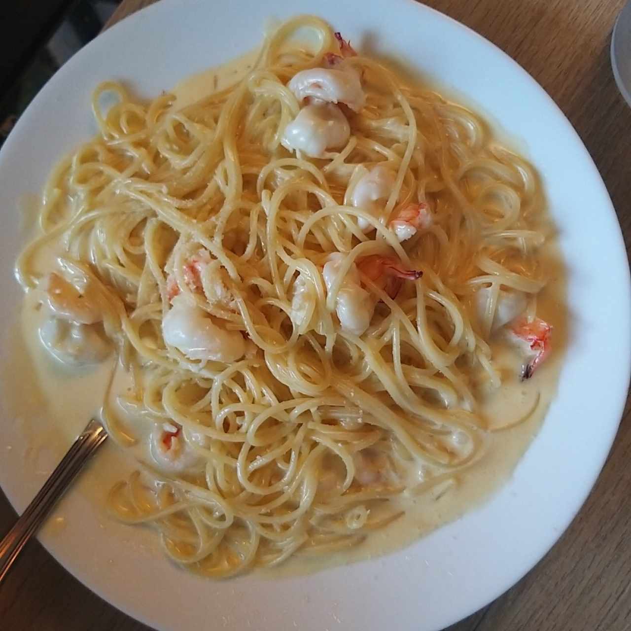 Spaghetti Alfredo con Langostinos