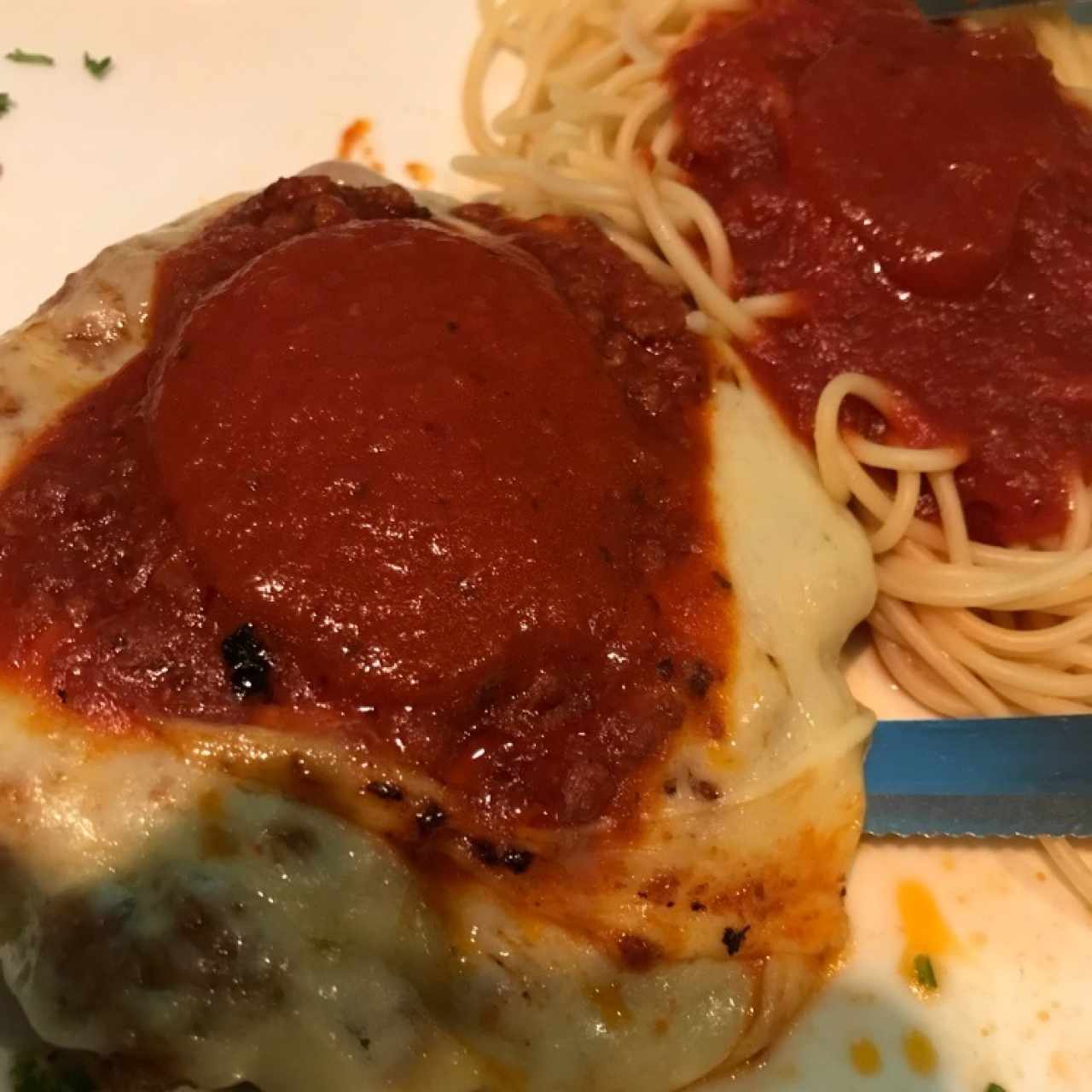 Filete a la Parmesana con Spaguetti Napoli