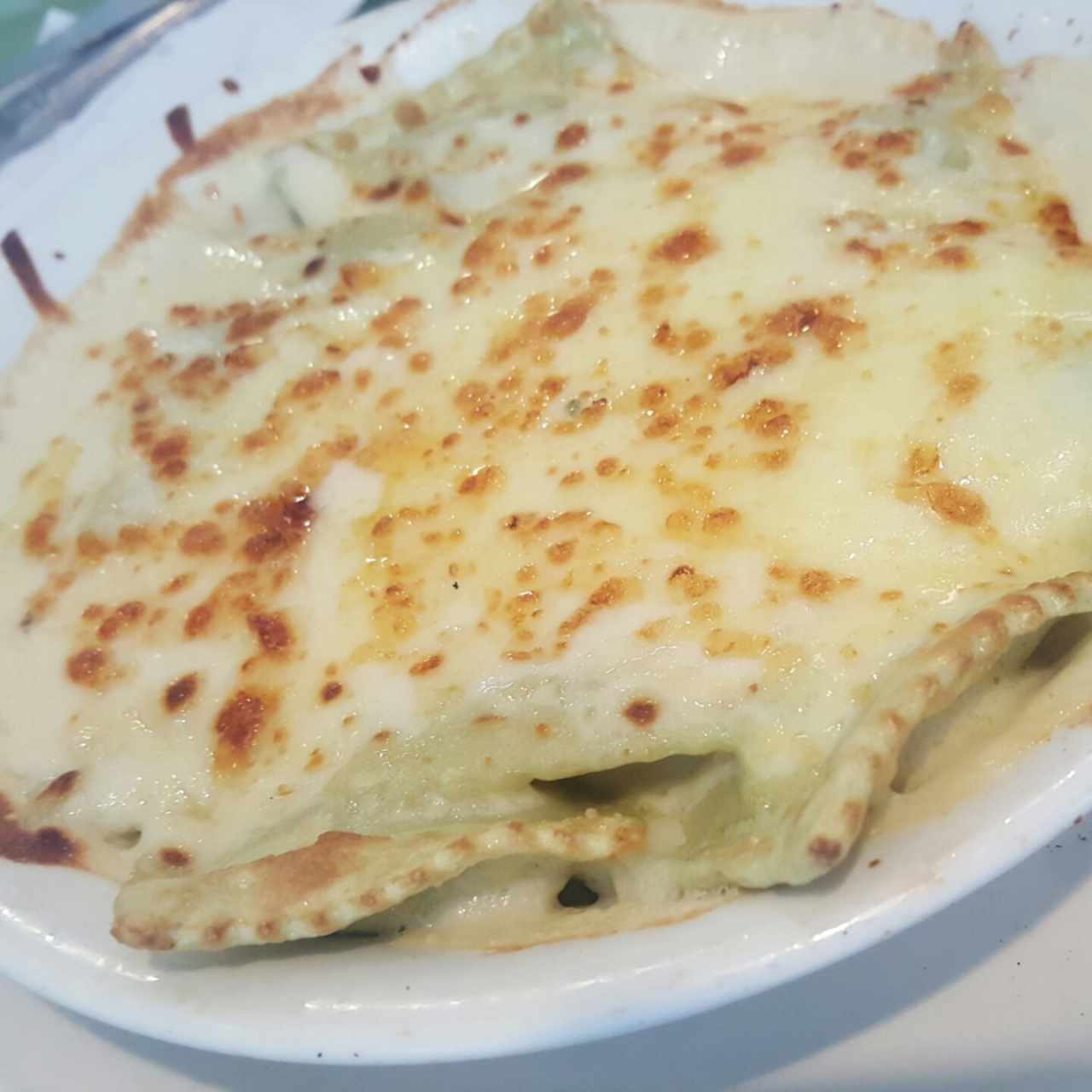 Raviolis de espinaca gratinados