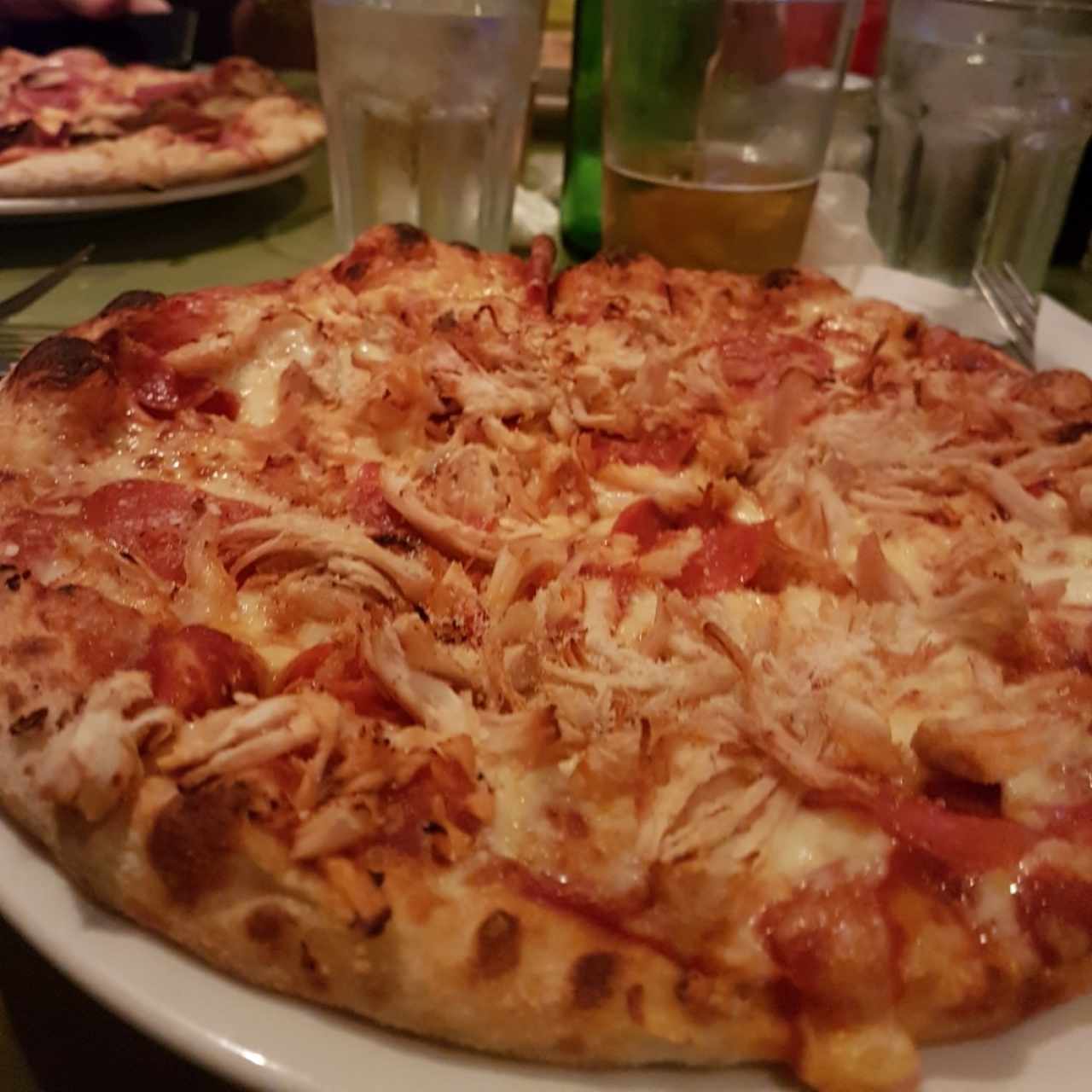 pizza de pepperoni con pollo