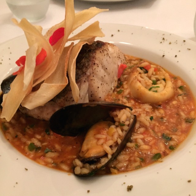 Corvina y Arroz al estilo Guacho con Mariscos 