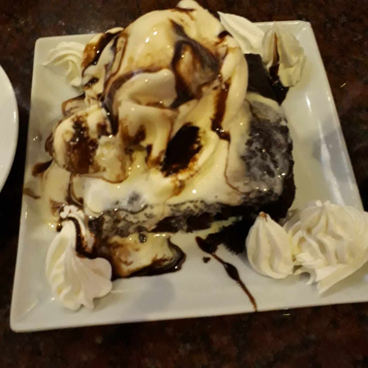 brownie con helado