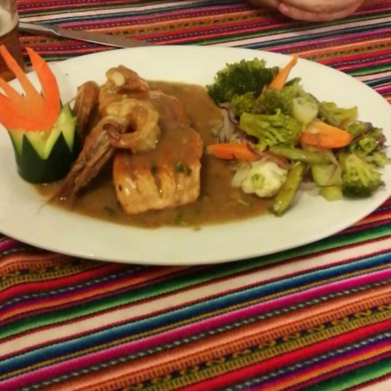 salmón con langostinos