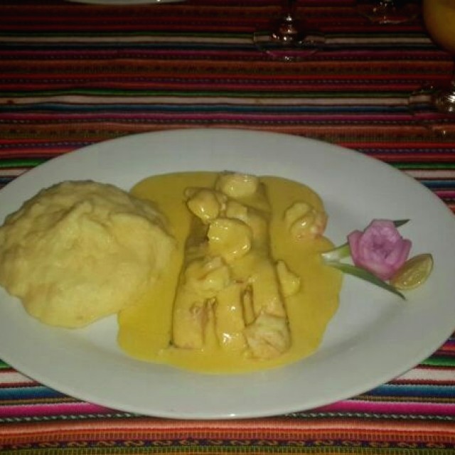 Salmón a la Huanca con Salsa de Camarones