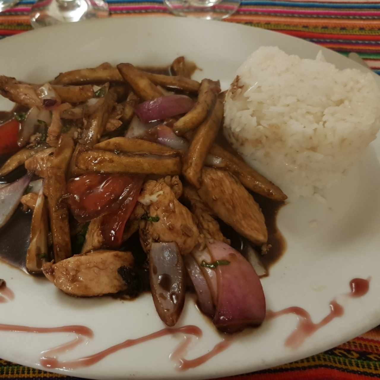 Pollo saltado