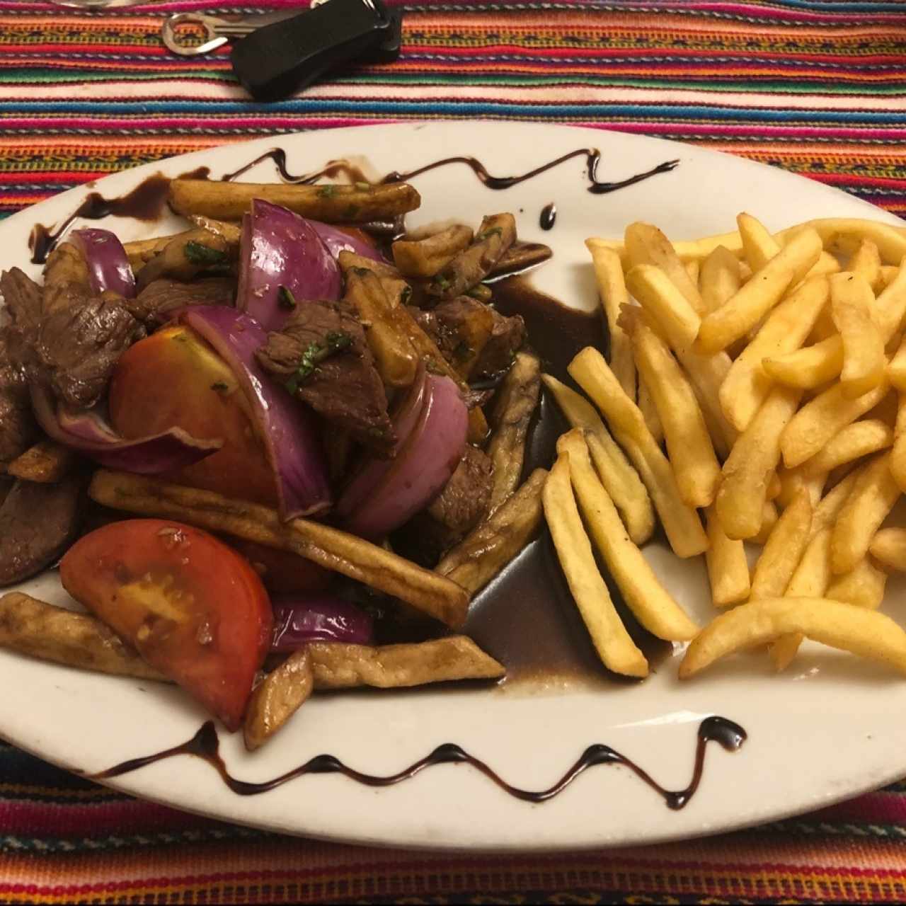 lomito saltado con papas fritas