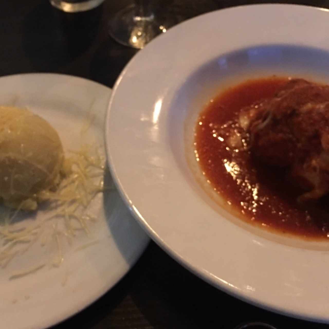 Pollo a la parmesana y perú