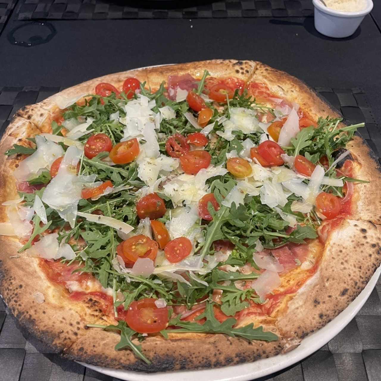 Pizza con tomate