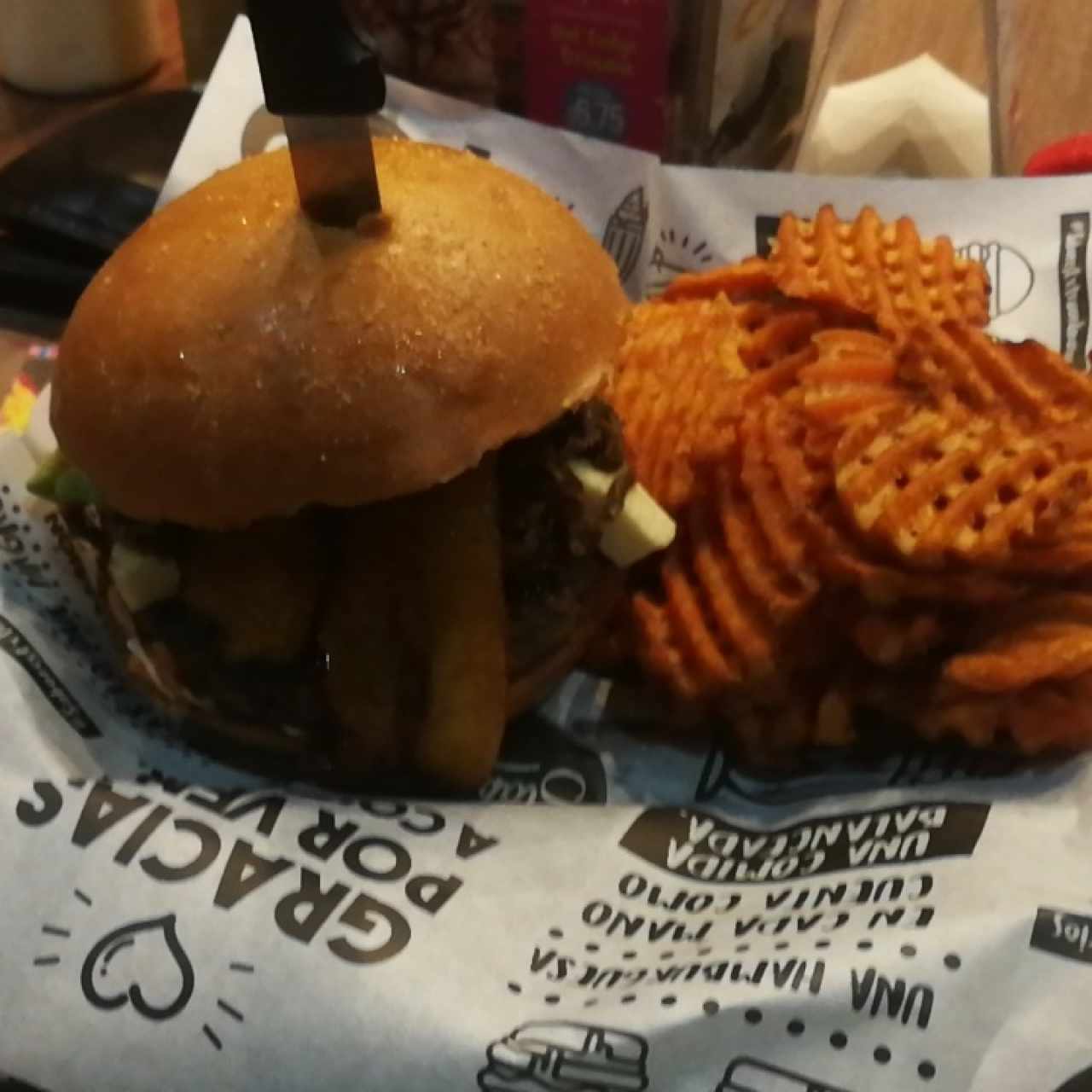 Signature Burgers - La Panameña