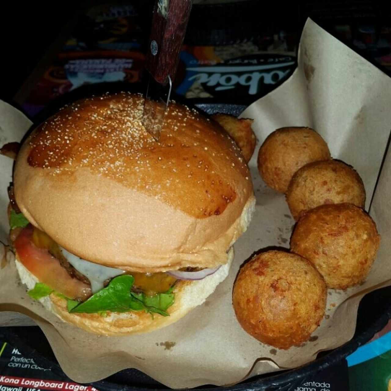 Cheesse Burger con perlas de yuca