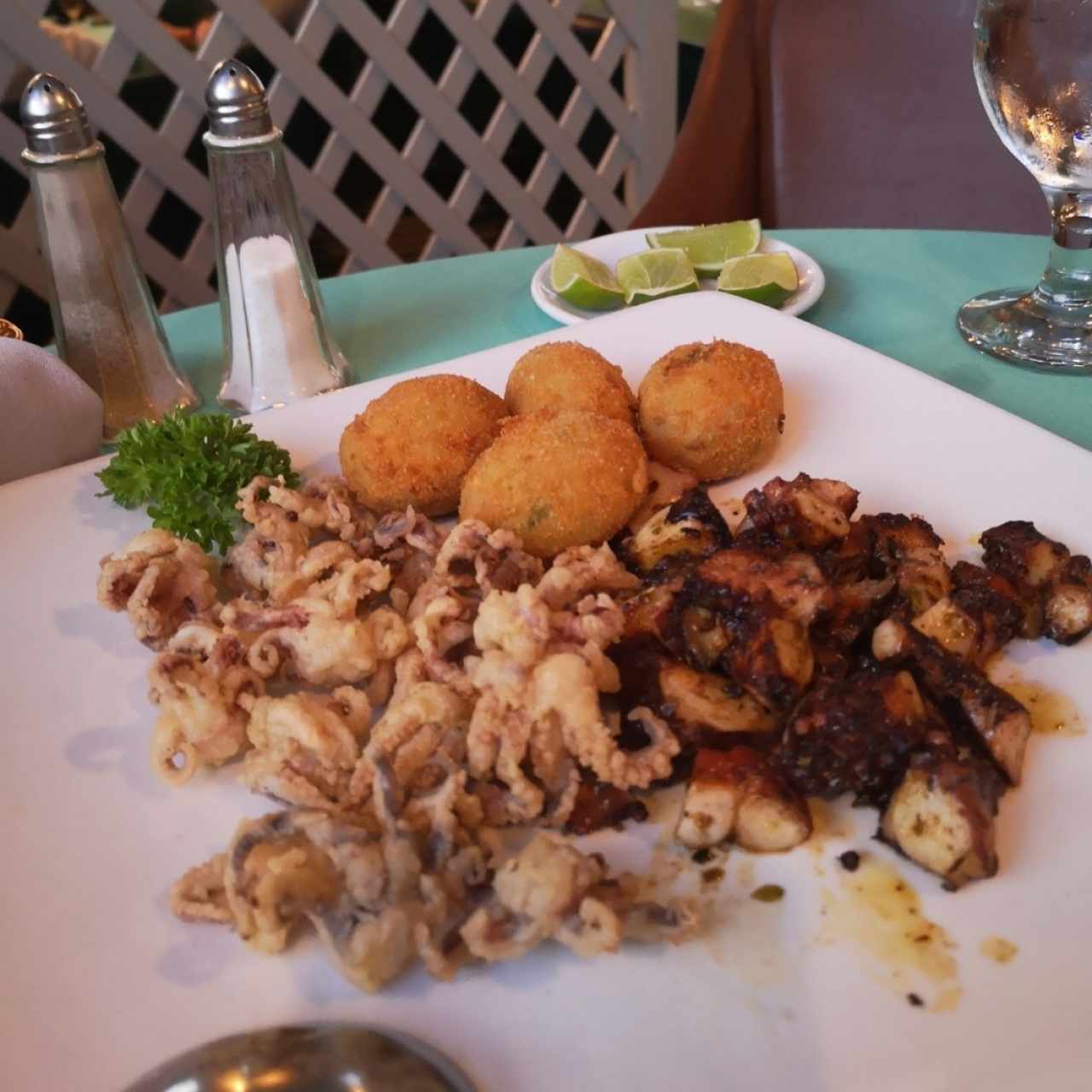 croquetas bacalao, arañitas, pulpo