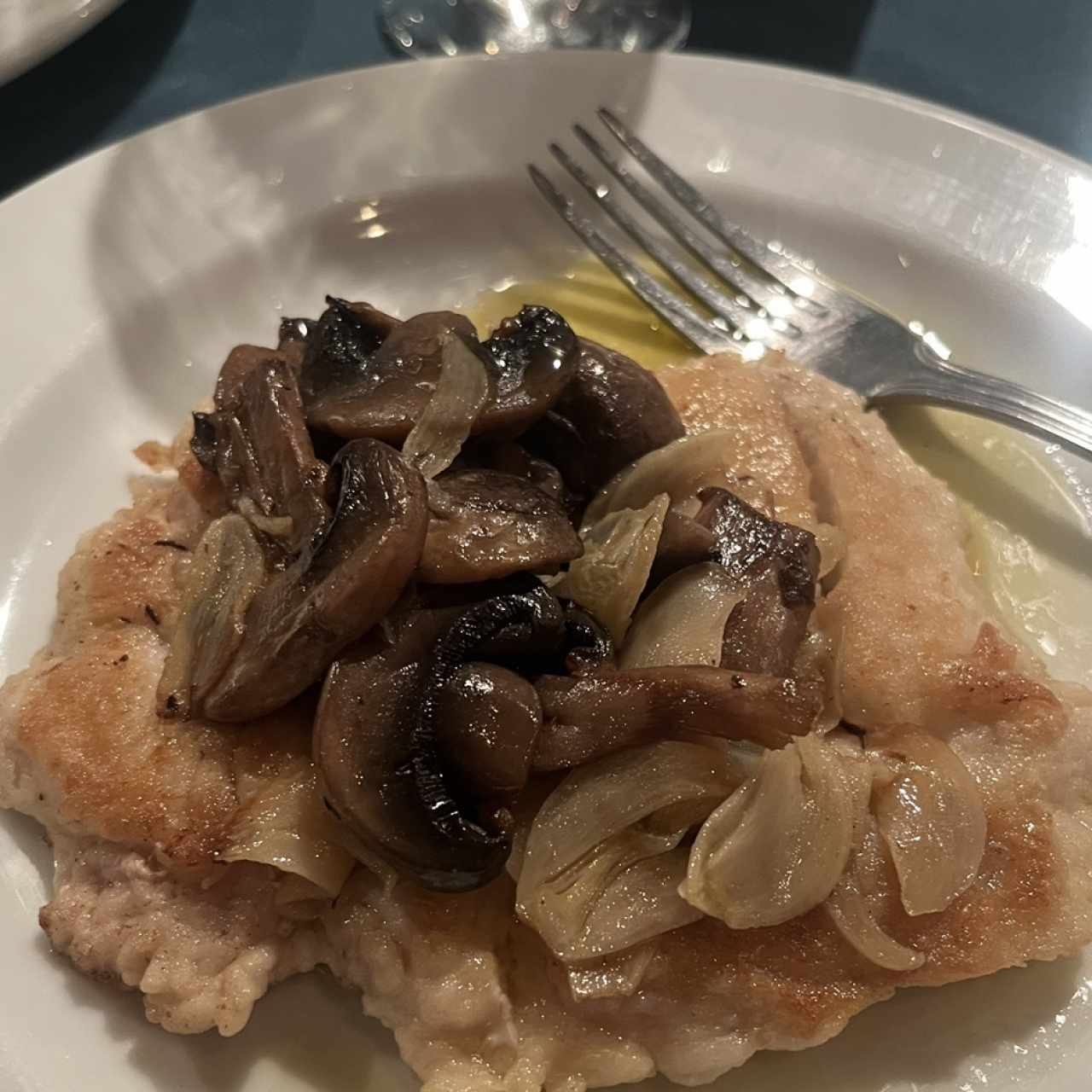 Corvina de Hongos y Ajos Confitados