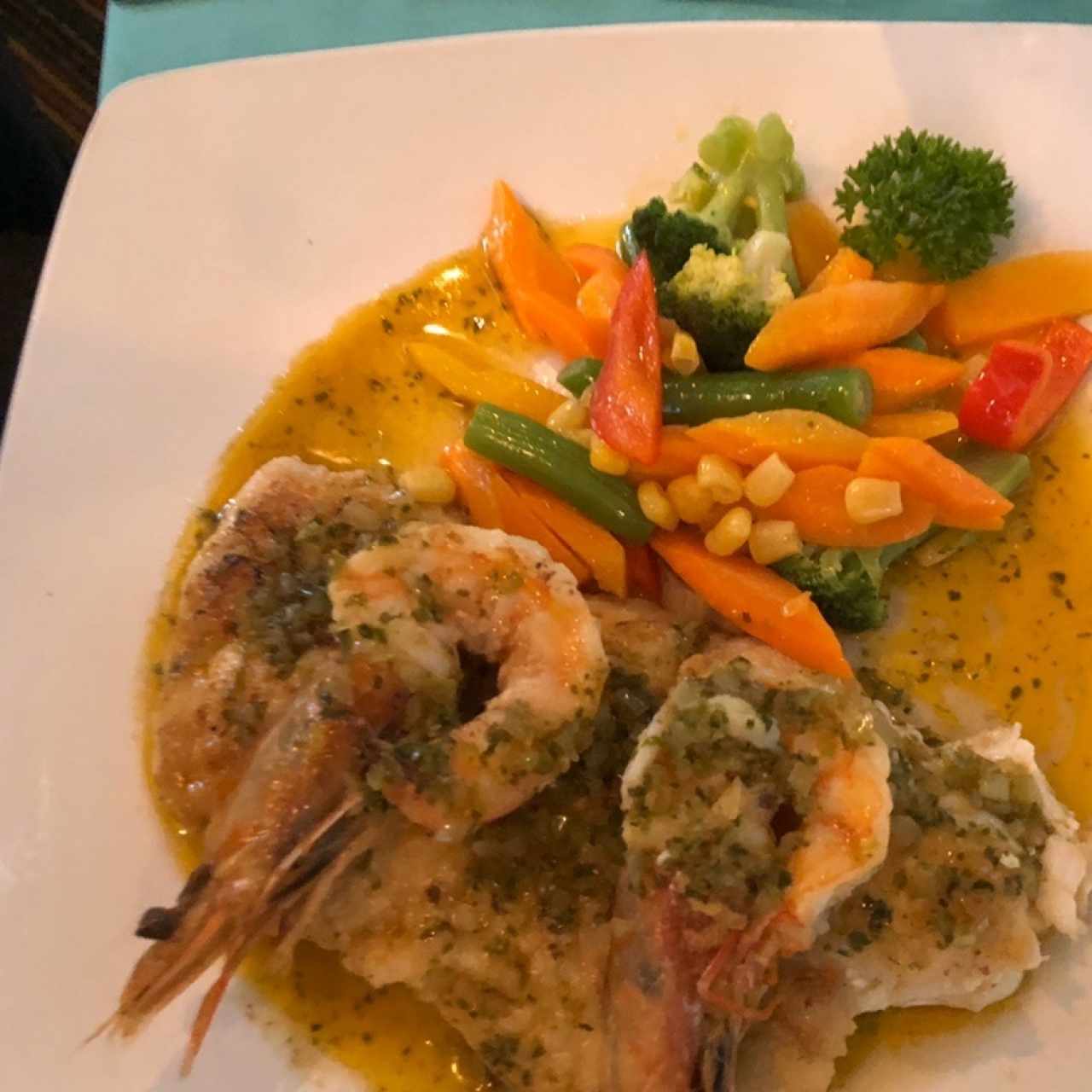 corvina con langostinos 