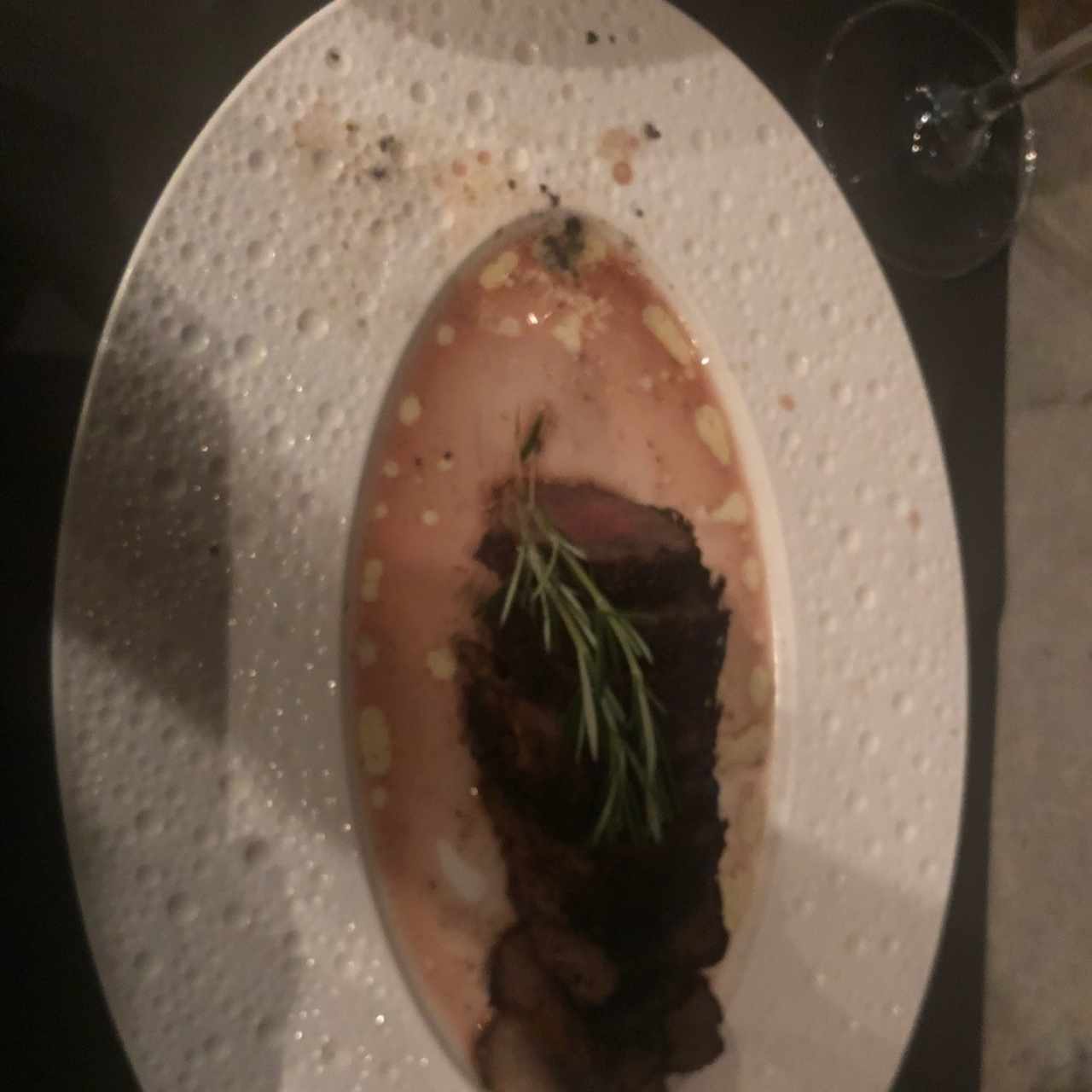 Punta Palomilla angus, semi curada estilo asiatico y mantequilla noissette