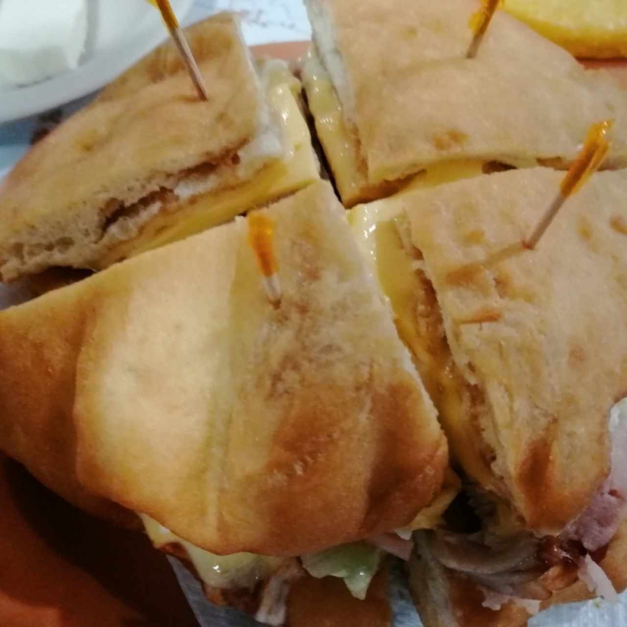 Emparedado de combinación en hojaldre