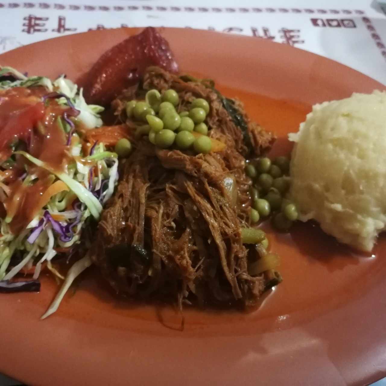 ropa vieja con puré de papas