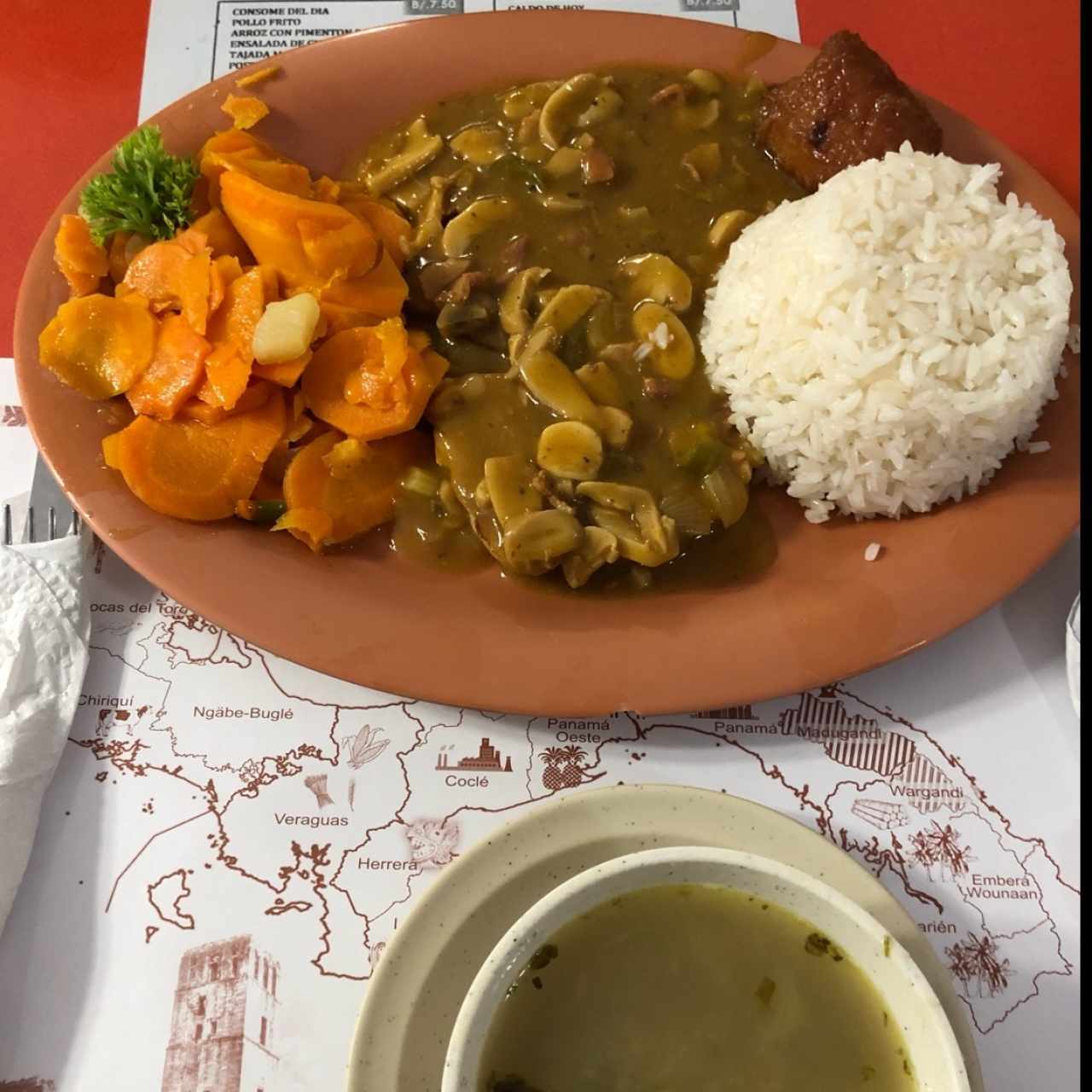 Puerco al estilo trapiche con arroz blanco y plátano en tentación