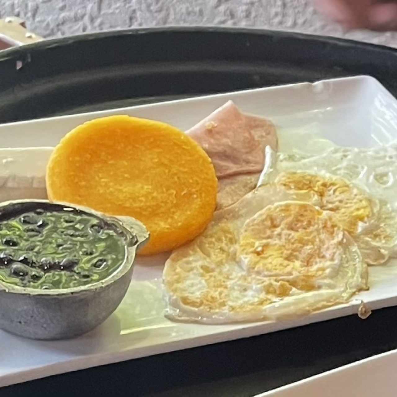 Huevo frito tortilla y jamón