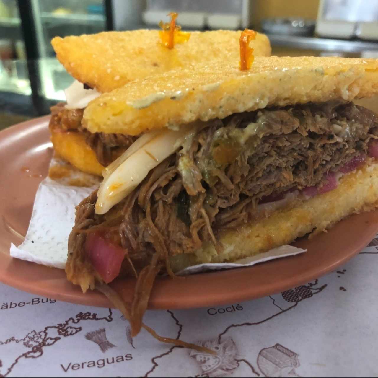 sandwich de tortilla de ropa vieja