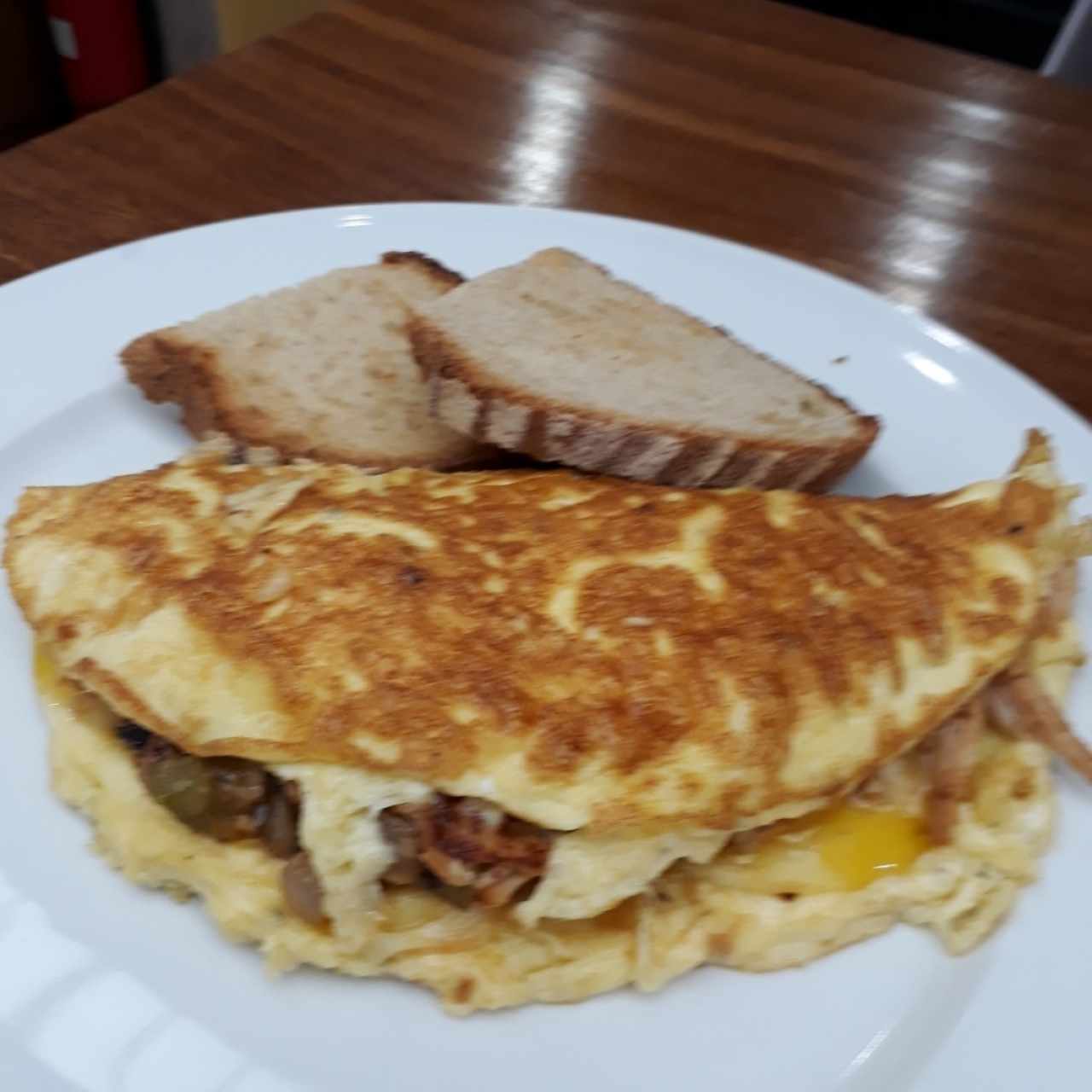 Omelet con jamón, hongos y demas